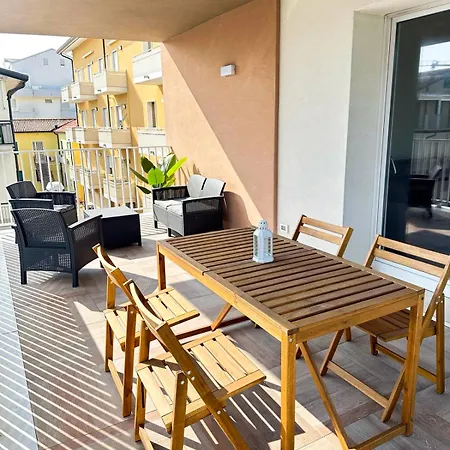 A Due Passi Dal Mare-cube Palace Apartment